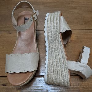 Adorable Espadrille Platform Sandals | Size 7.5